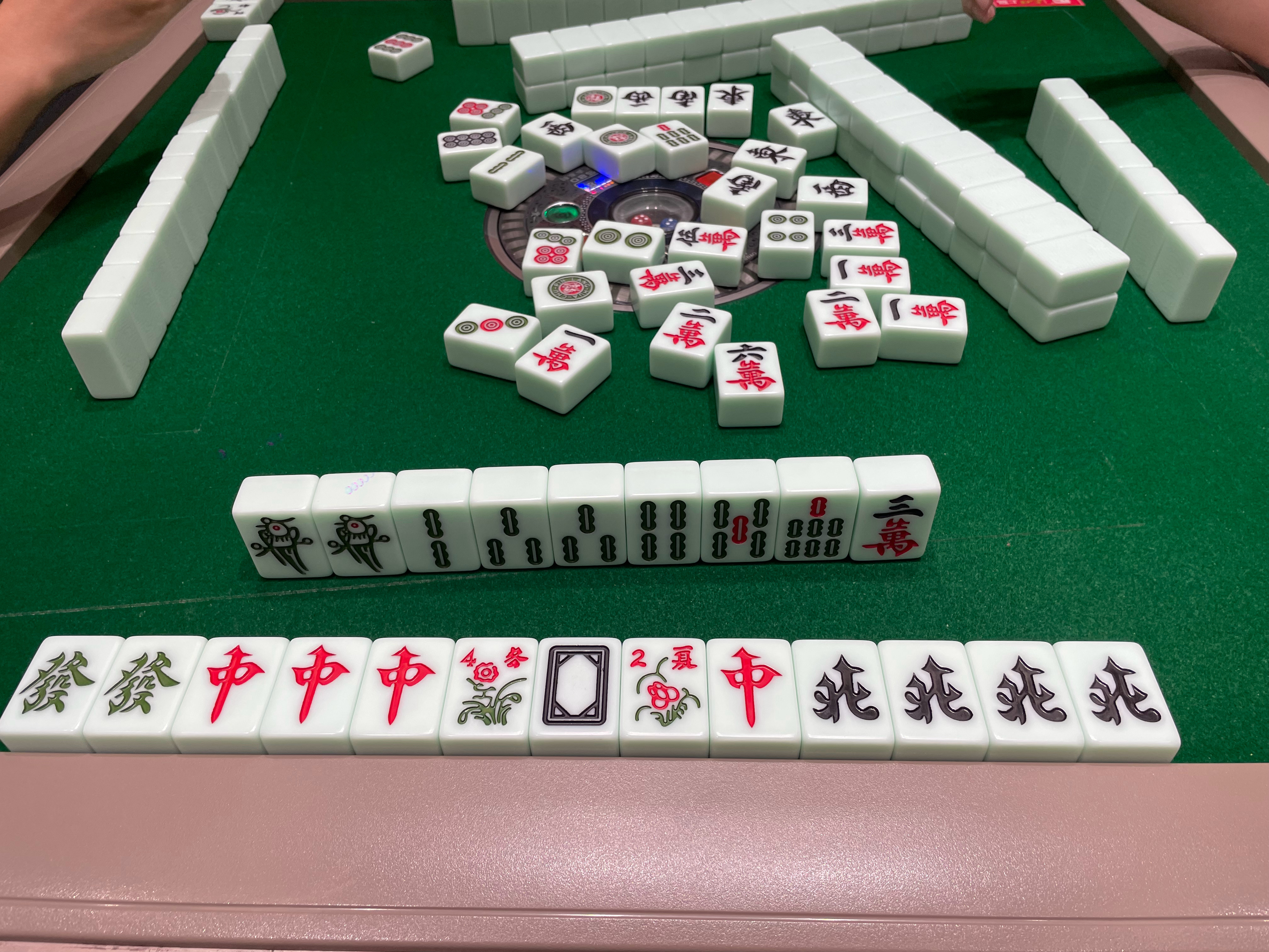 火爆全网!手机麻将能看见对方的牌吗”-太坑了原来有挂