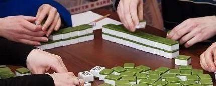 一分钟揭秘！手机上打牌有什么猫腻(怎么提高胡牌率)
