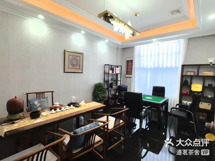 lv老花大麻将包挂饰（lv麻将包大号新款是哪年出的）