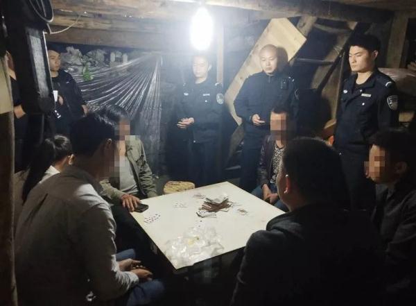 火爆全网!实用扑克牌打三公机器款多少钱“推荐7个购买渠道