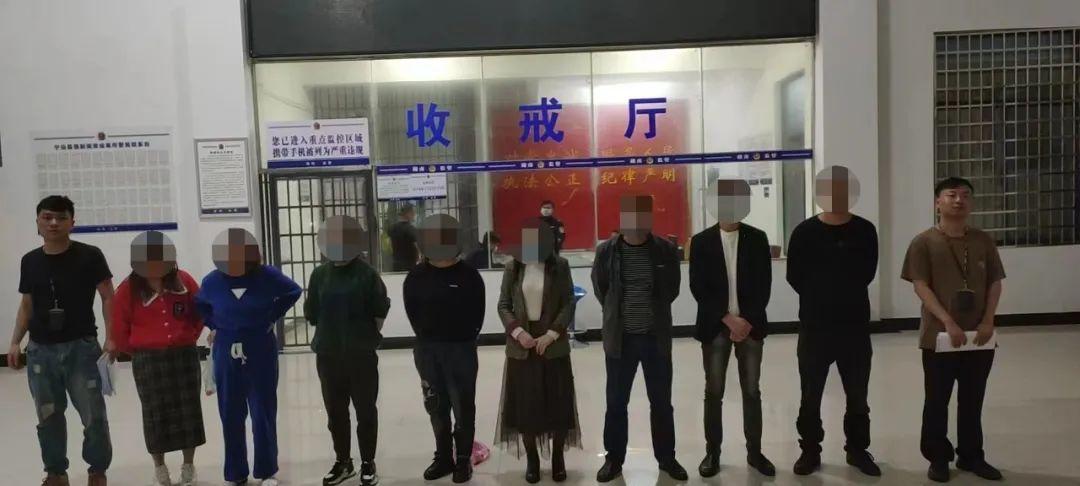 三分钟了解&quot;新且实用扑克牌斗牛工具仪器!—详细解说+新浪科技