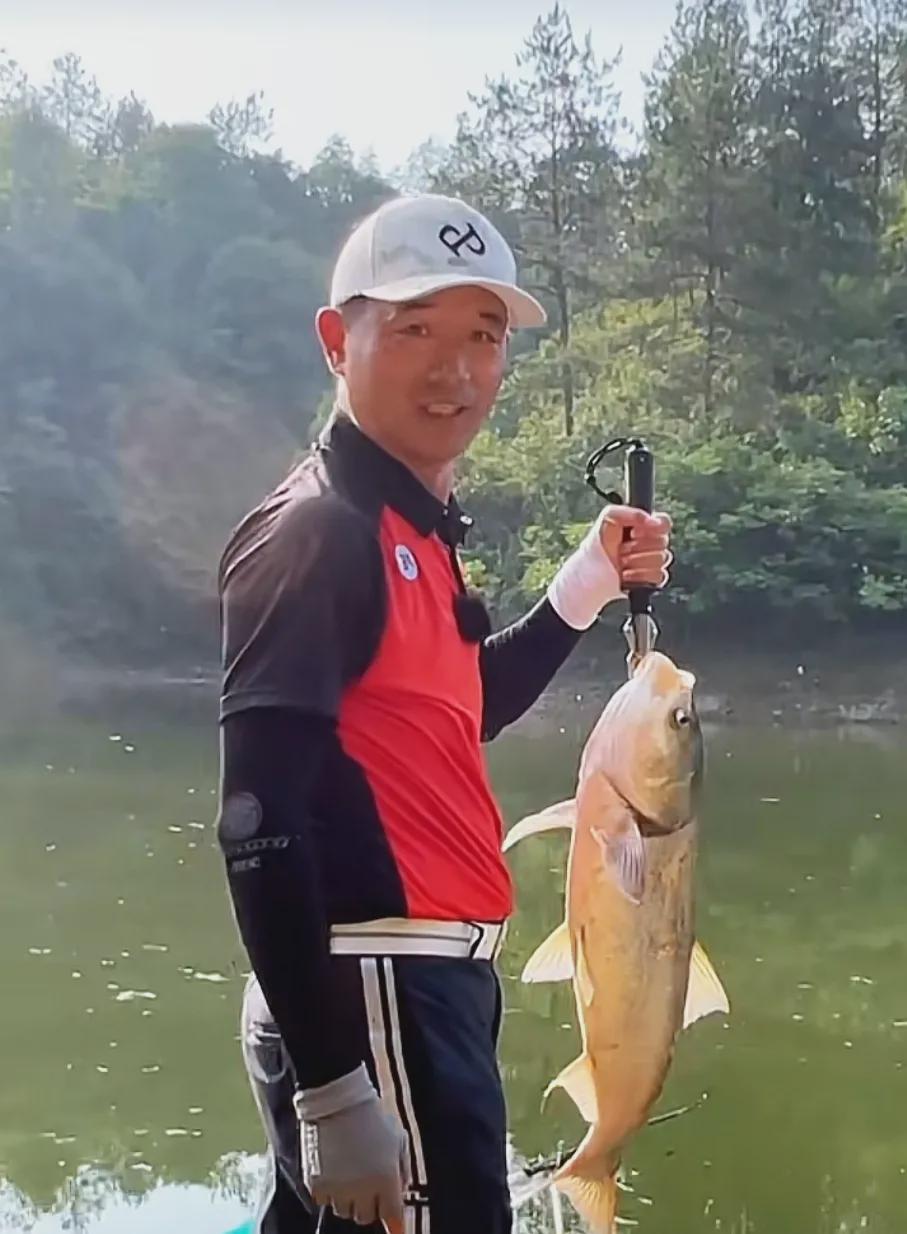 欢乐垂钓邓刚挂底（欢乐钓鱼大师最后一种鱼图片）