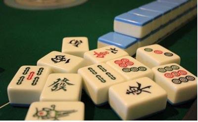 打麻将挂扣（打麻将扣牌）