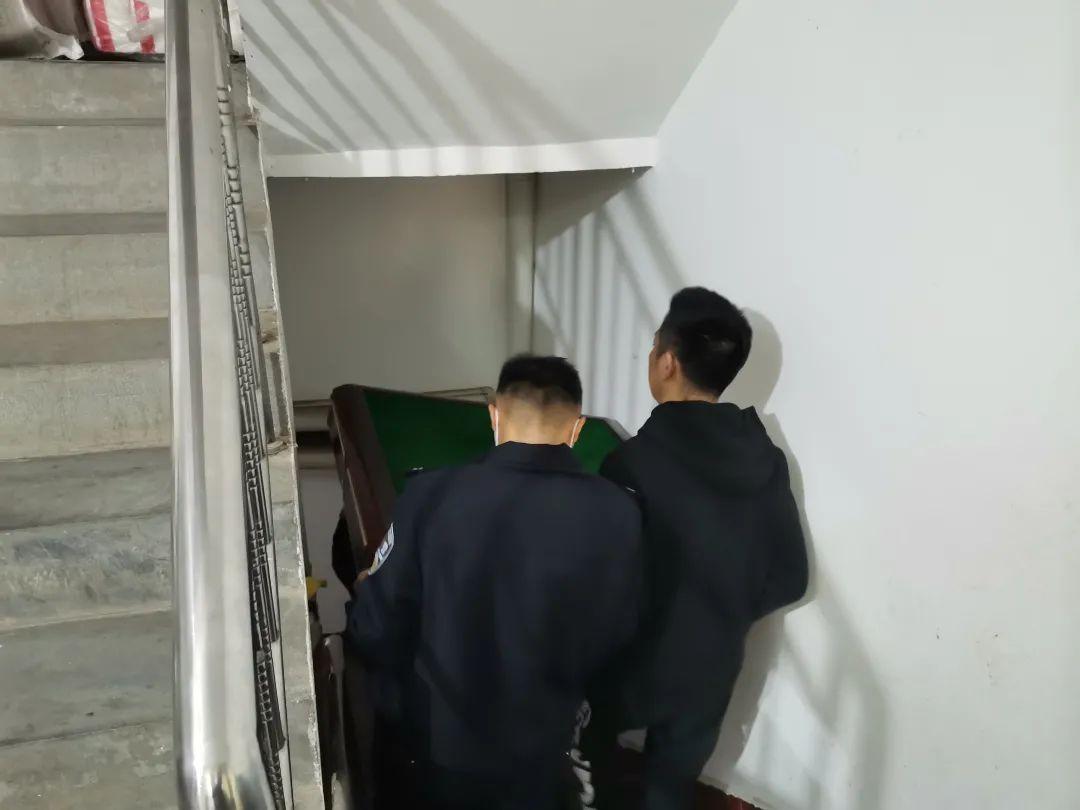 厉害了!玩十三水普通扑克牌手法技术学习《新浪科技 讲解窍门》